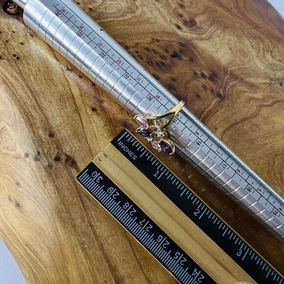 Vintage Ring Sz 9 Beautiful Pink Purple Clear Crystal Floral Gold Plate 4167 - Picture 11 of 12